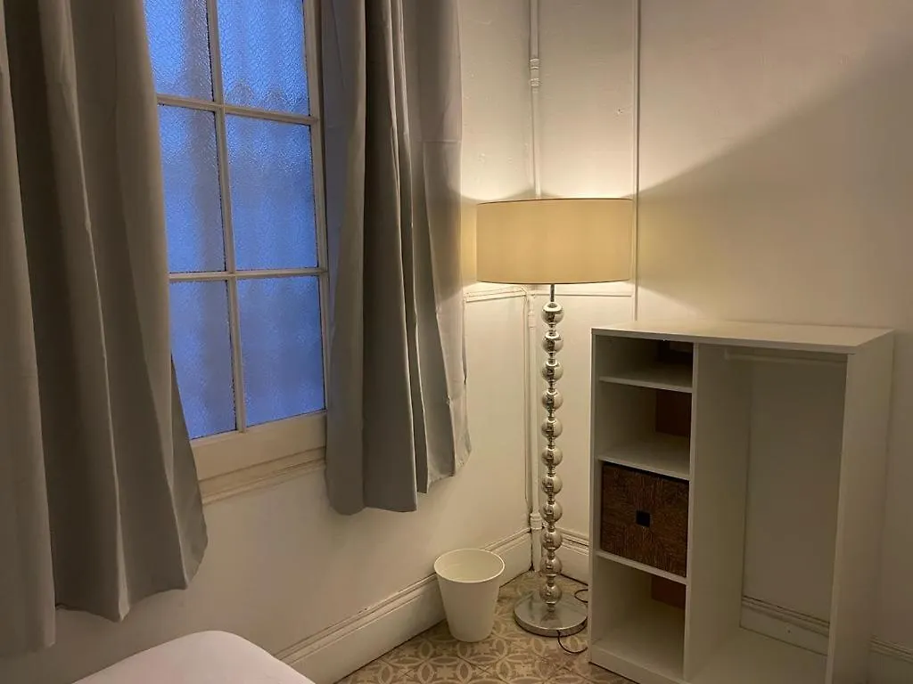 Hostel Des Artistes Pansiyon Barselona İspanya